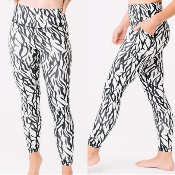 Zyia Safari Pocket Brilliant Hi Rise Leggings Sz 6-8 - Picture 1 of 11